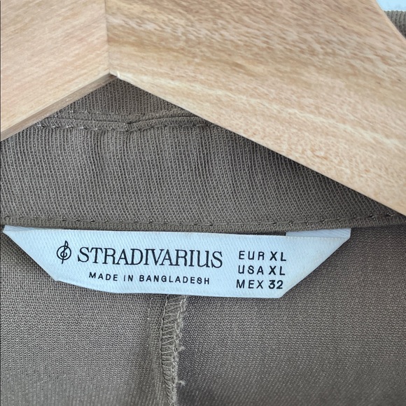 Stradivarius crinkle blazer - Picture 3 of 9